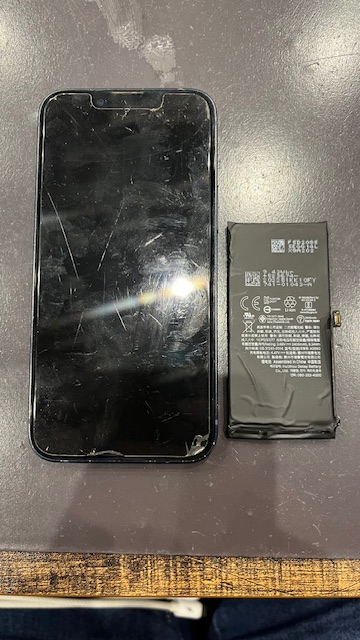 iPhone13miniのバッテリー交換【大牟田市からのお客様】